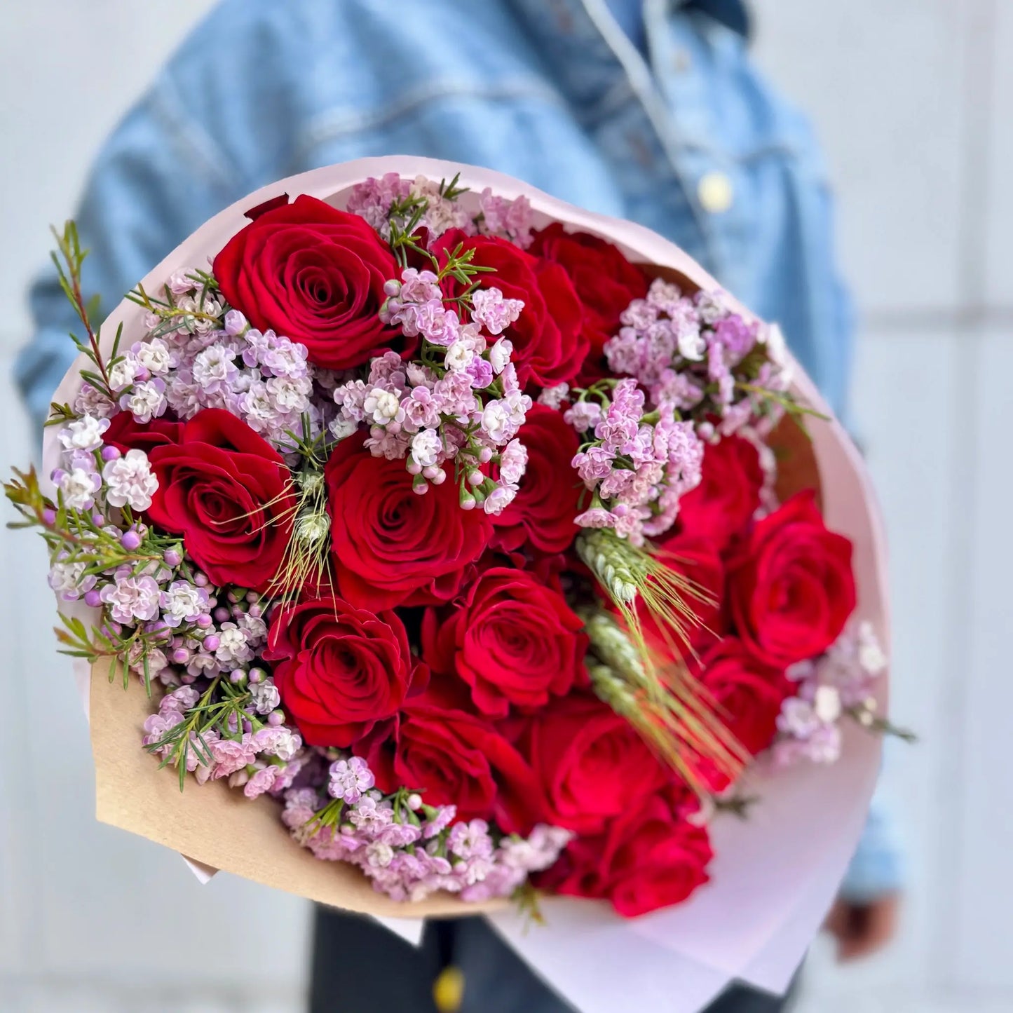 Ramo de rosas rojas envuelto para Sant Jordi Barcelona