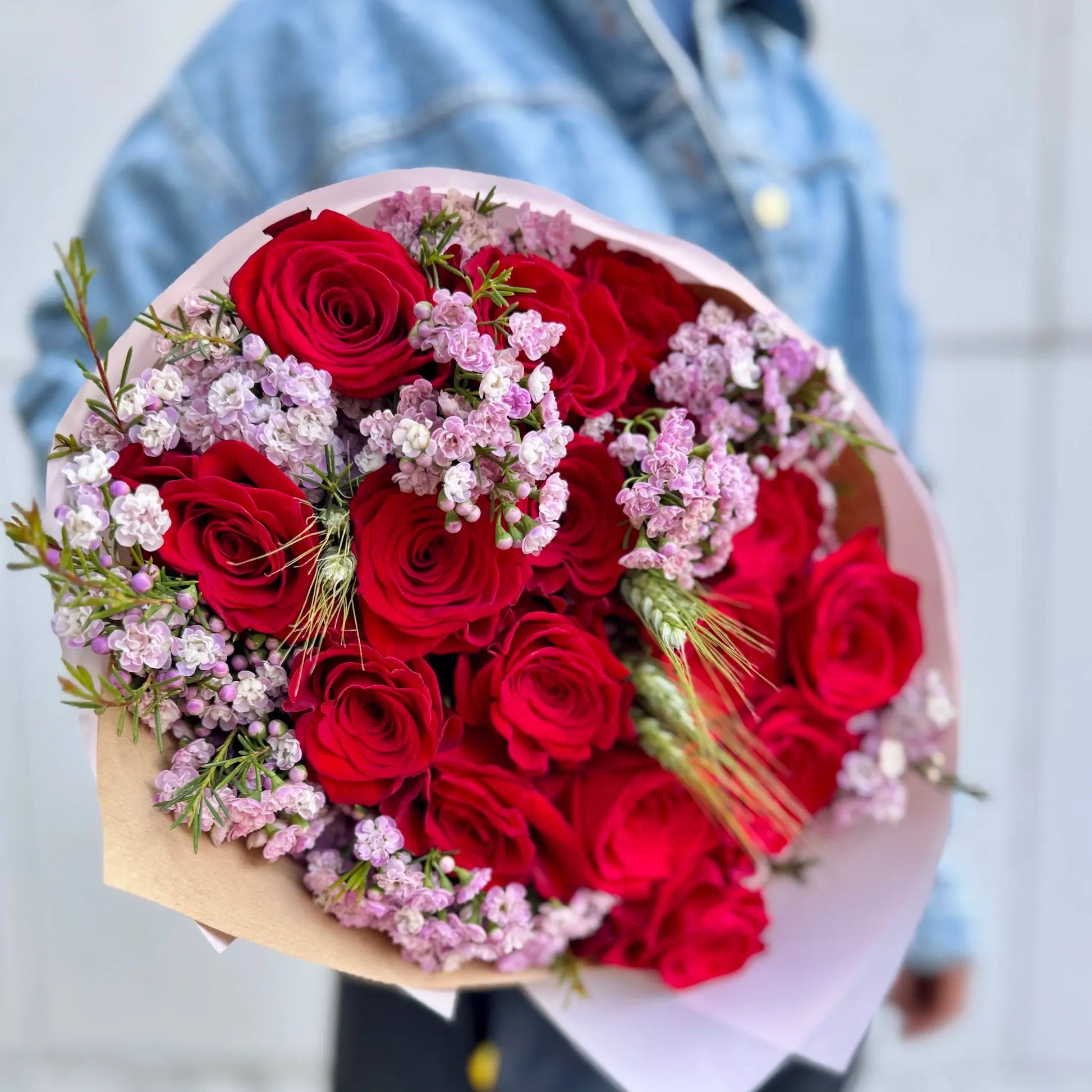Ramo de rosas rojas envuelto para Sant Jordi Barcelona