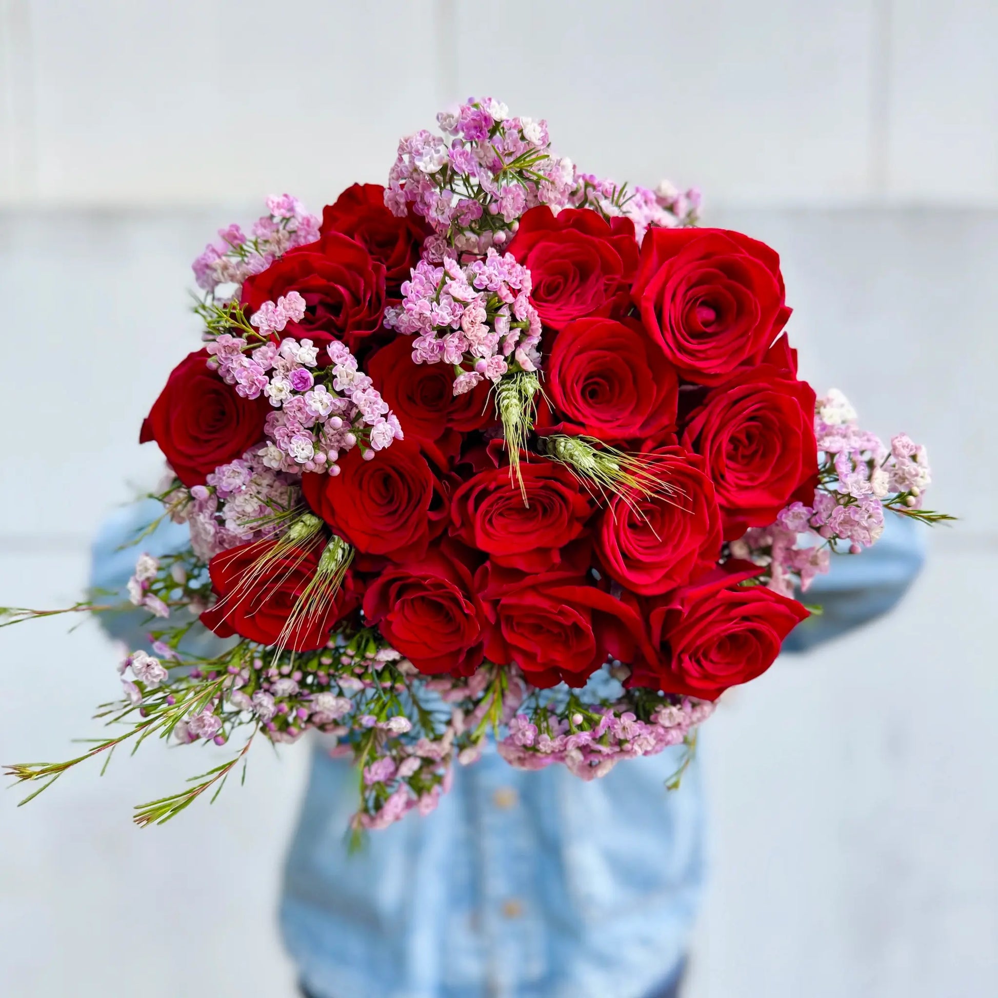 Rosas rojas con espigas para Sant Jordi en Barcelona