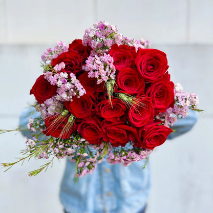 Rosas rojas con espigas para Sant Jordi en Barcelona