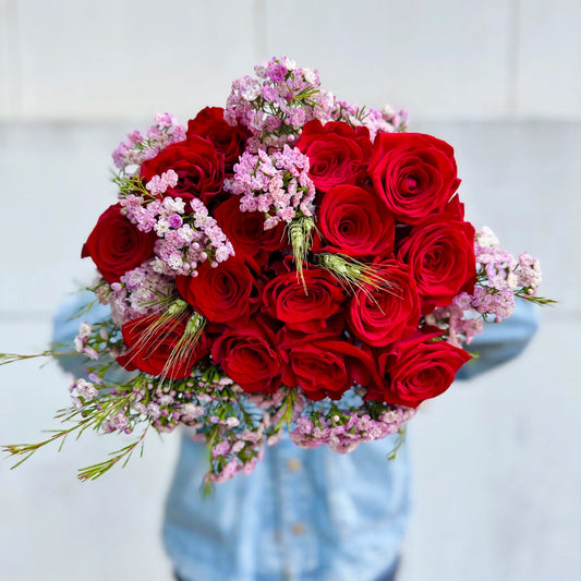 Rosas rojas con espigas para Sant Jordi en Barcelona